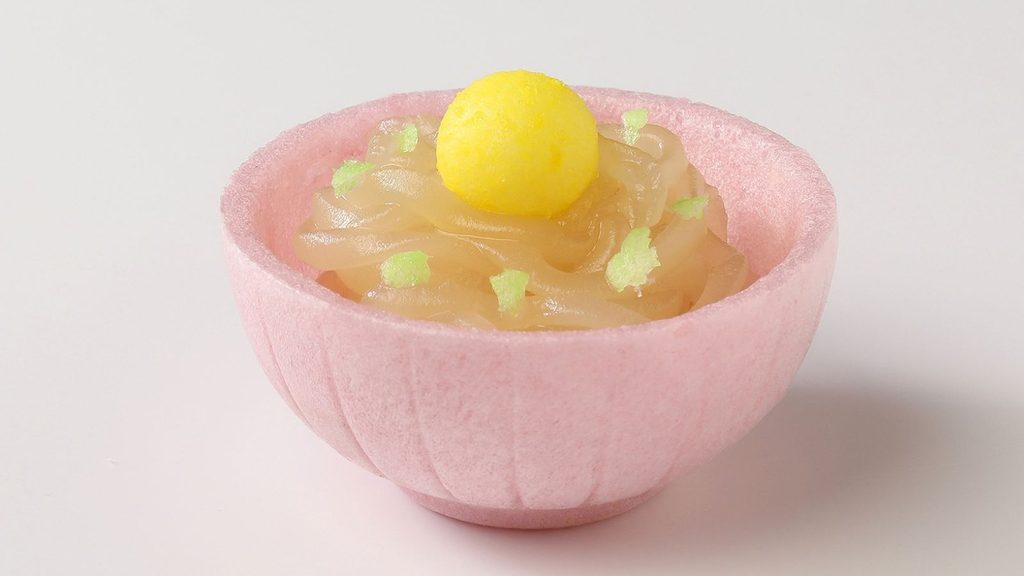 おいりをトッピングして完成した讃岐うどん最中